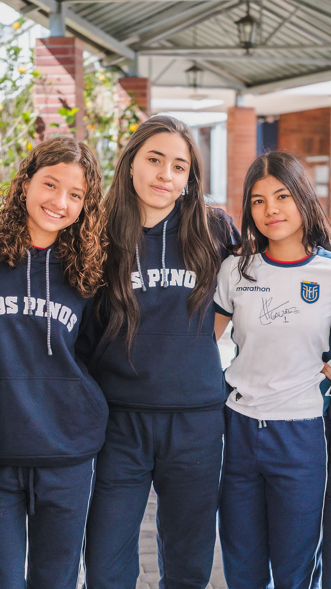 Estudiantes de primaria en actividades recreativas