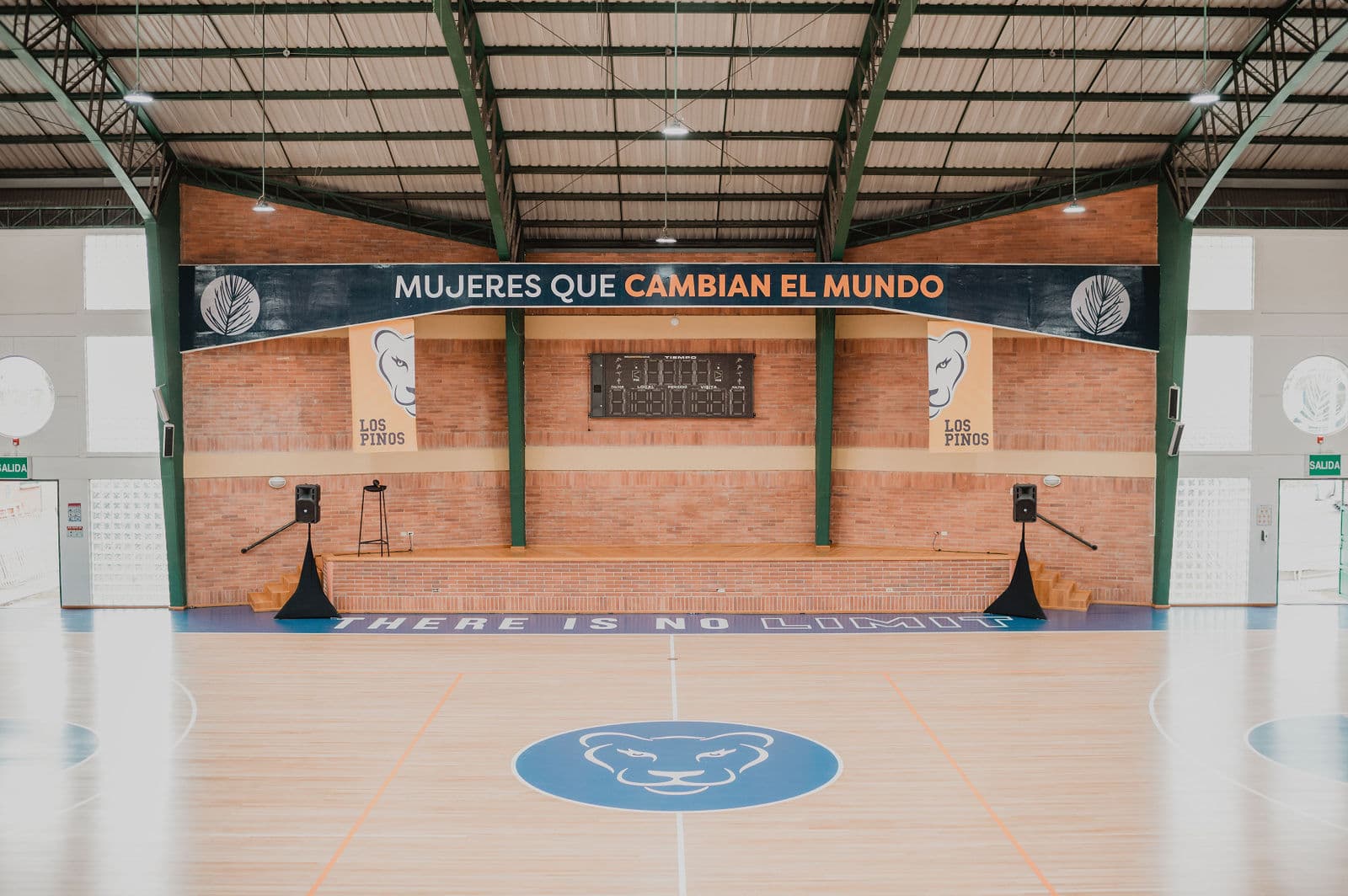 Edificio principal del Colegio Los Pinos