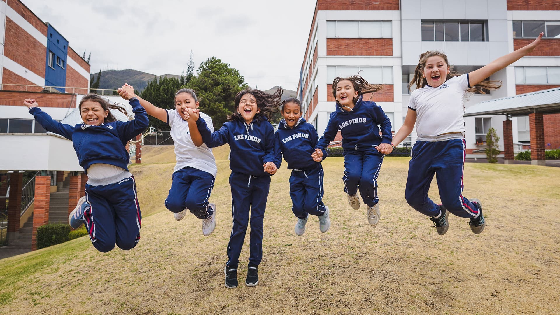 55 años formando mujeres que lideran.